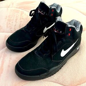 Men’s black Nike Air high tops size 9.5